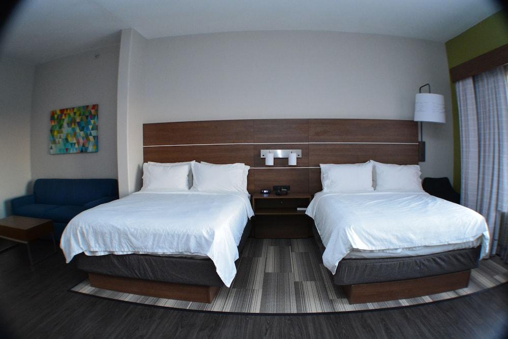 Hotel Holiday Express By Ihg 2*