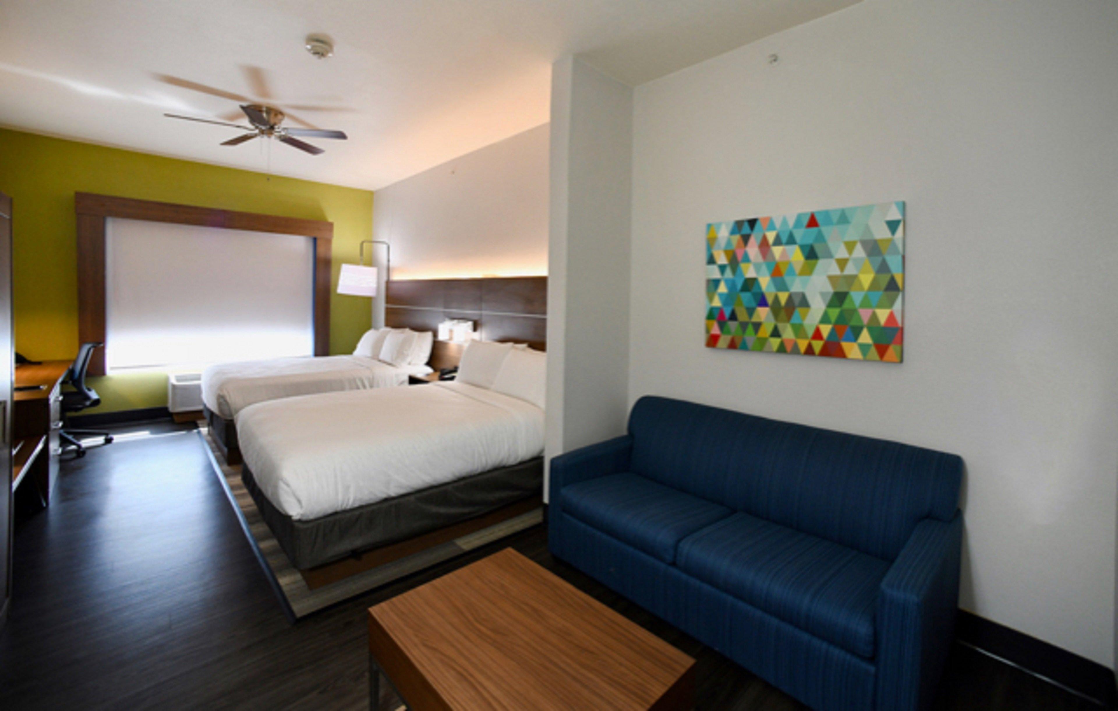 Hotel Holiday Express By Ihg 2*